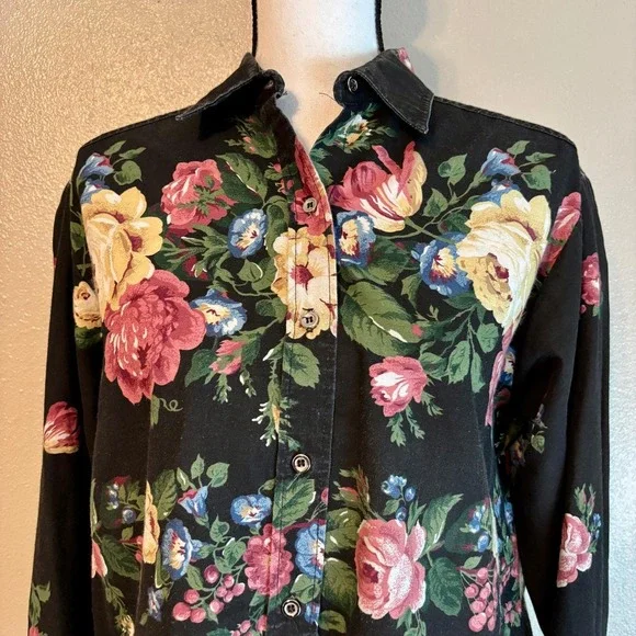 Sun River Button Up Blouse Women's Medium Black Whimsigoth Red Yellow Blue Roses - Picture 3 of 11